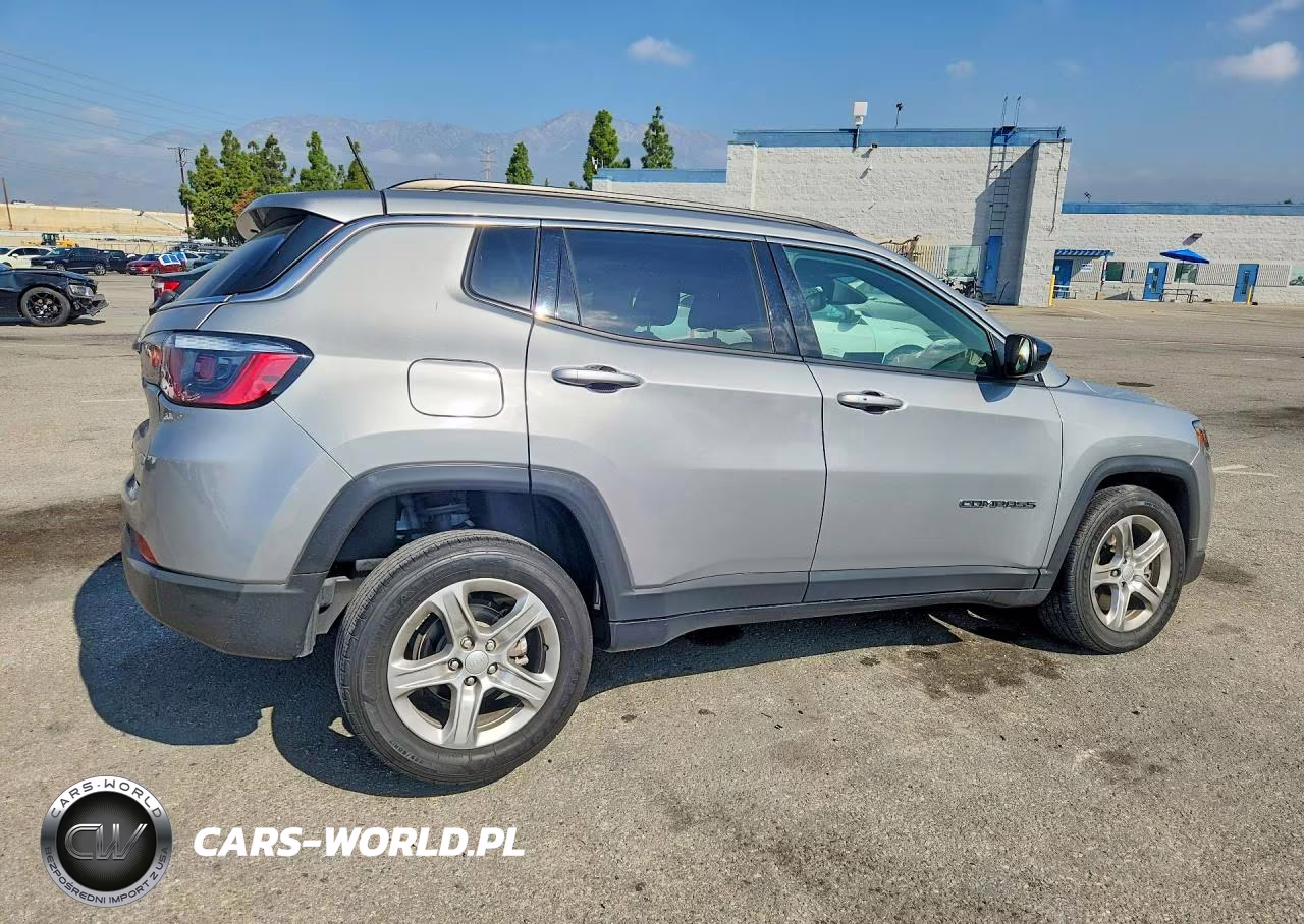 2023 Jeep Compass Latitude VIN:3C4NJDBN4PT562578 - 3
