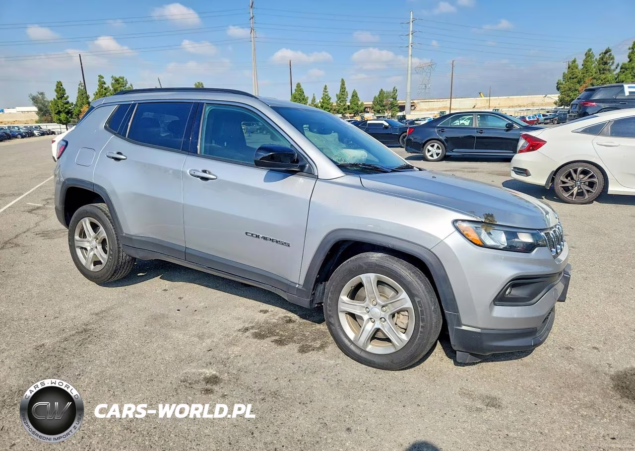 2023 Jeep Compass Latitude VIN:3C4NJDBN4PT562578 - 4