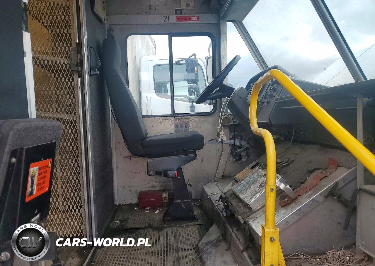2004 Freightliner Mt45 Chassis Delivery Truck VIN:4UZAANBW14CM64480 - 7