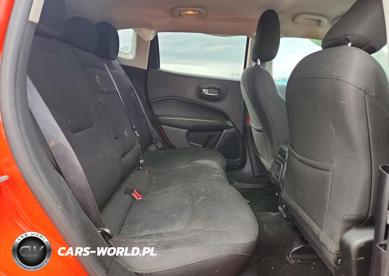 2018 Jeep Compass Sport VIN:3C4NJCAB4JT133675 - 10