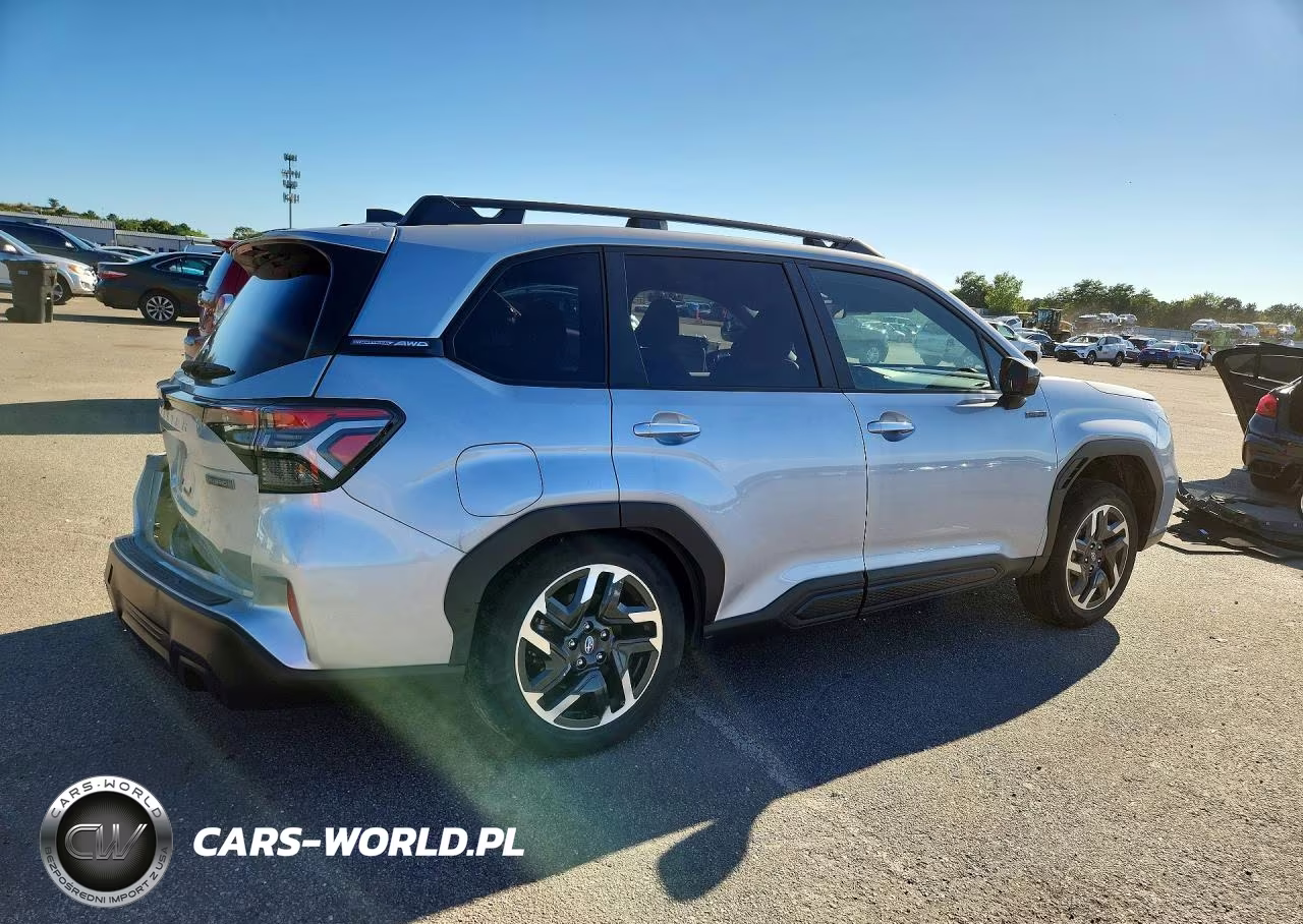 2025 Subaru Forester Premium VIN:JF2SLSED1SH411372 - 3