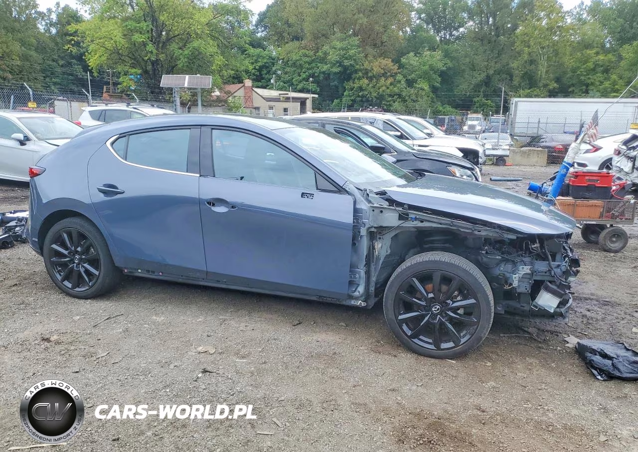 2023 Mazda 3 Premium VIN:JM1BPAMM2P1608176 - 4