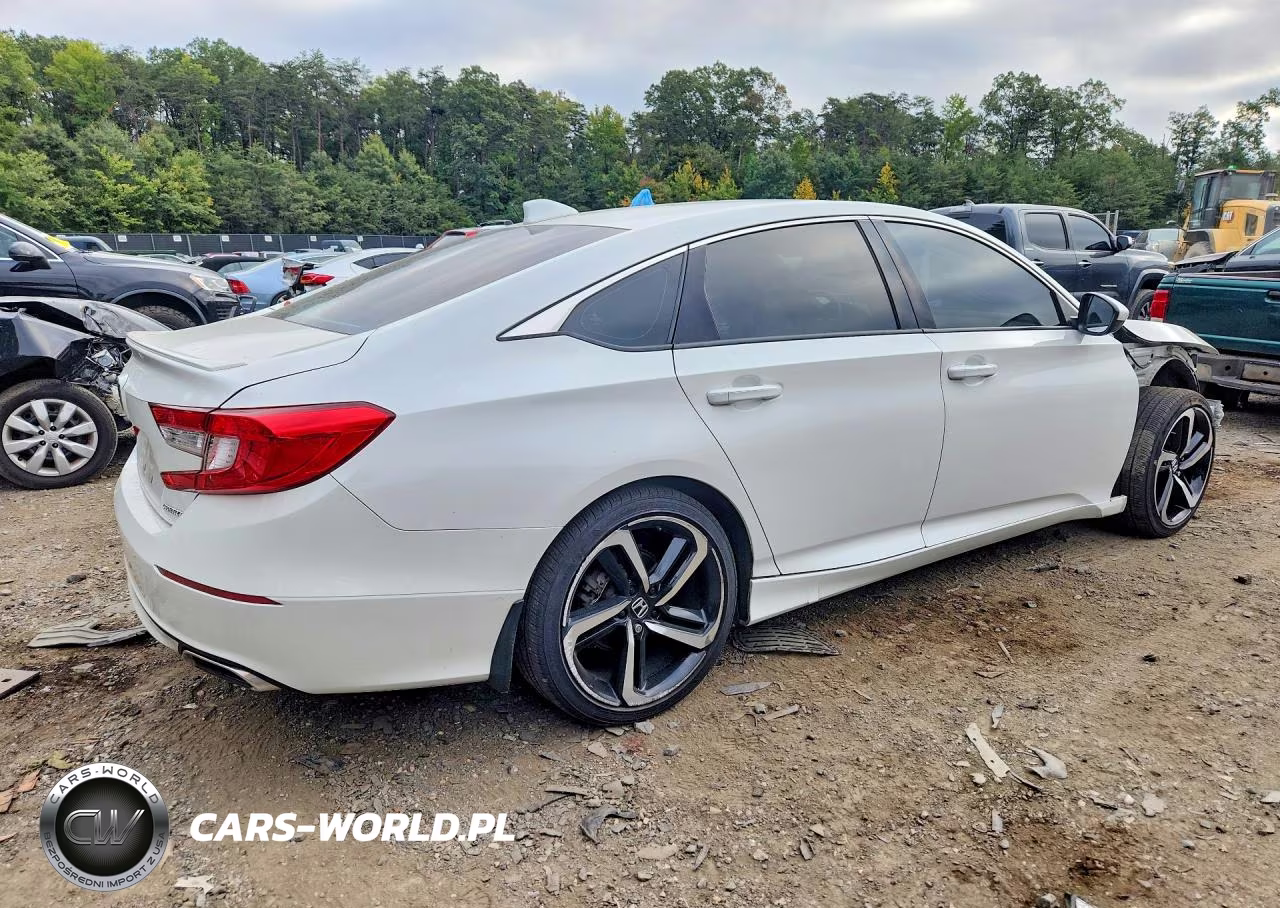 2018 Honda Accord Sport VIN:1HGCV1F3XJA183572 - 3