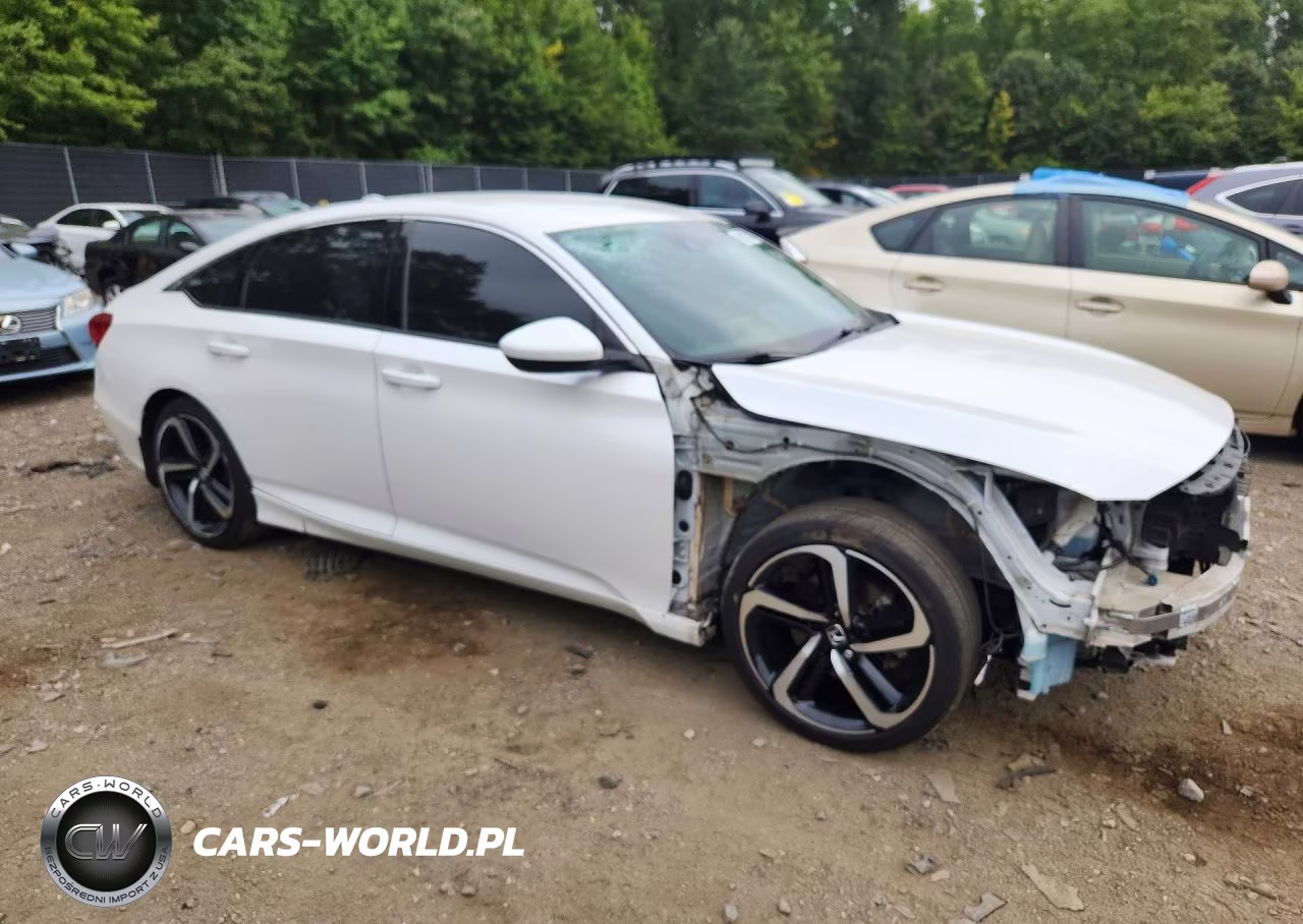 2018 Honda Accord Sport VIN:1HGCV1F3XJA183572 - 4