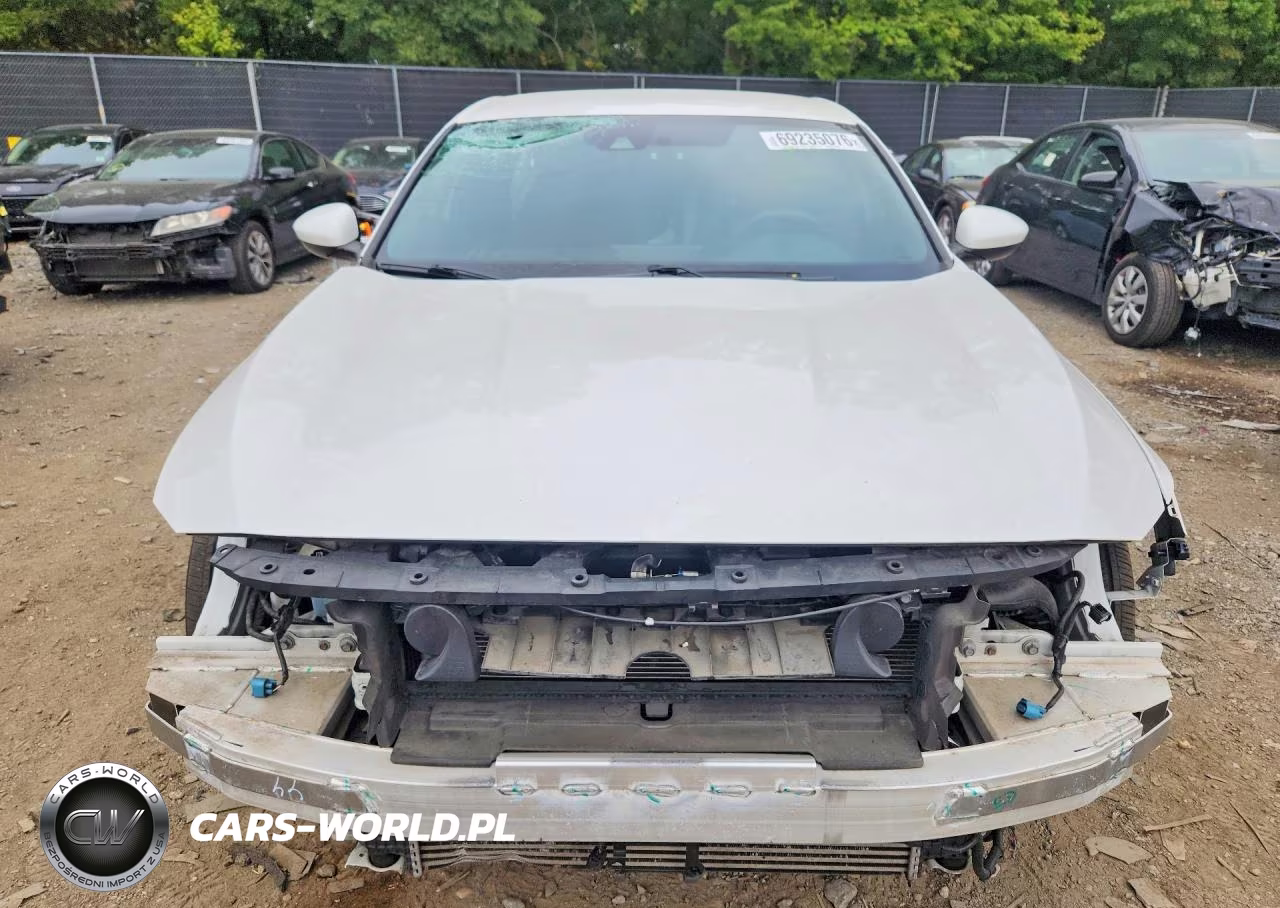 2018 Honda Accord Sport VIN:1HGCV1F3XJA183572 - 5