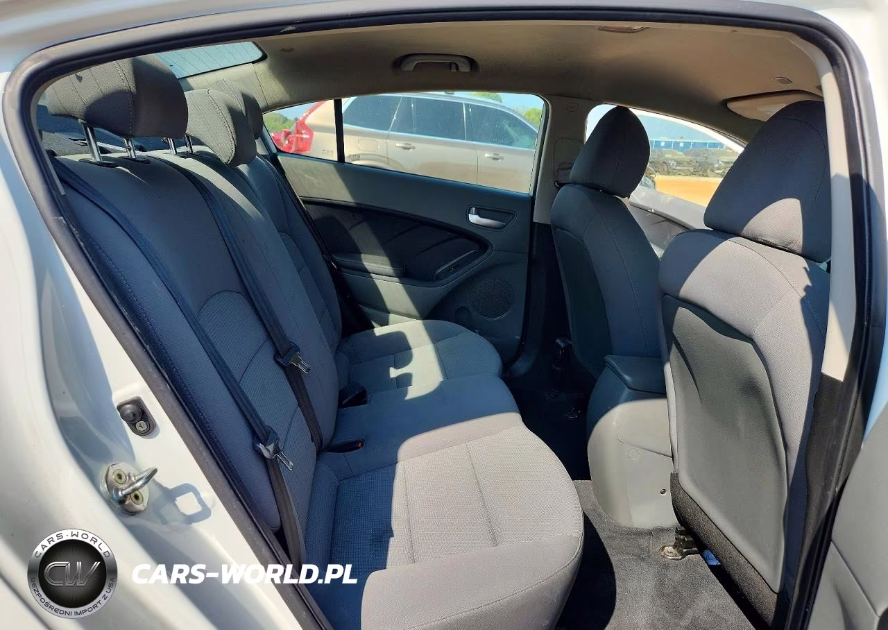 2018 Kia Forte Lx VIN:3KPFK4A75JE236272 - 10