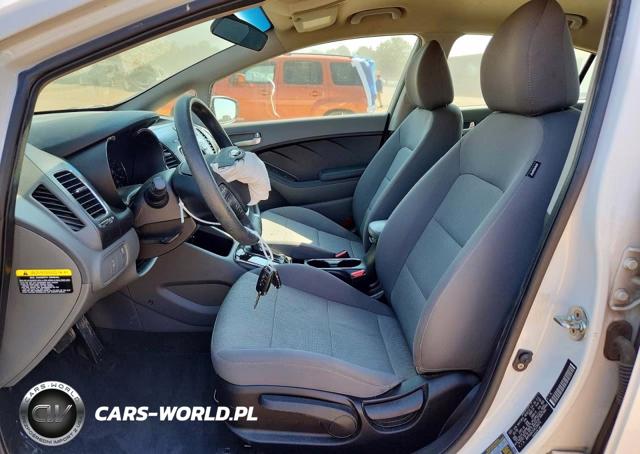 2018 Kia Forte Lx VIN:3KPFK4A75JE236272 - 7