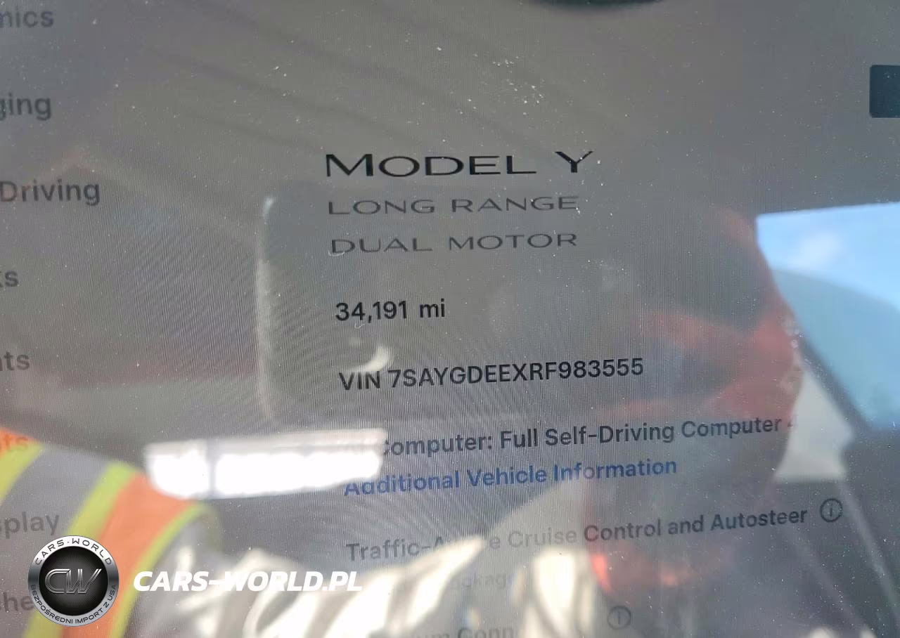 2024 Tesla Model Y VIN:7SAYGDEEXRF983555 - 9