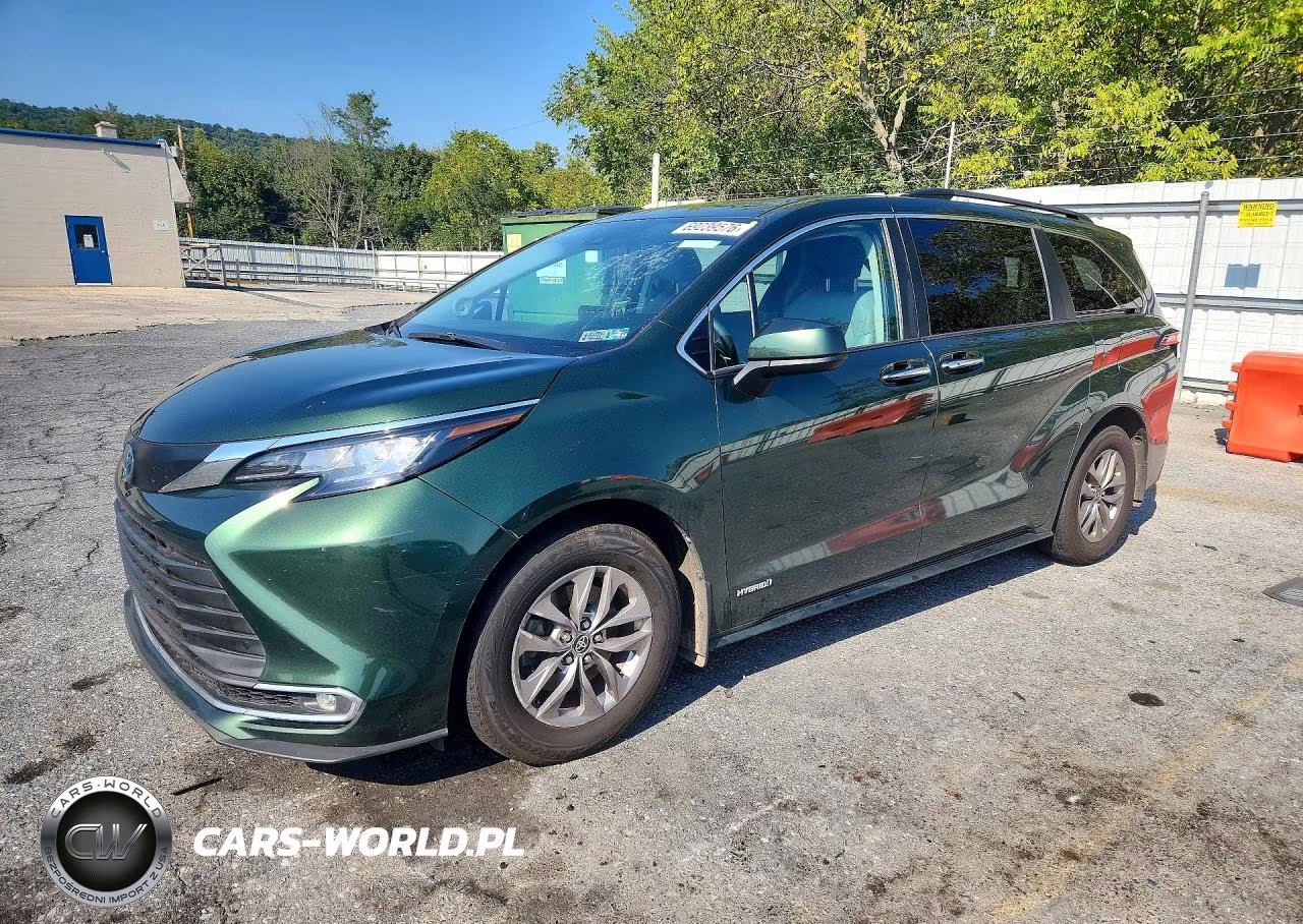 2021 Toyota Sienna Xle