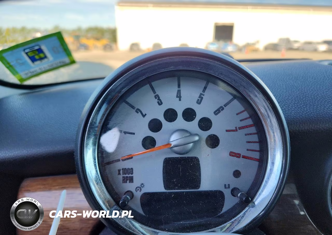 2008 Mini Cooper Clubman VIN:WMWML33548TN68180 - 9