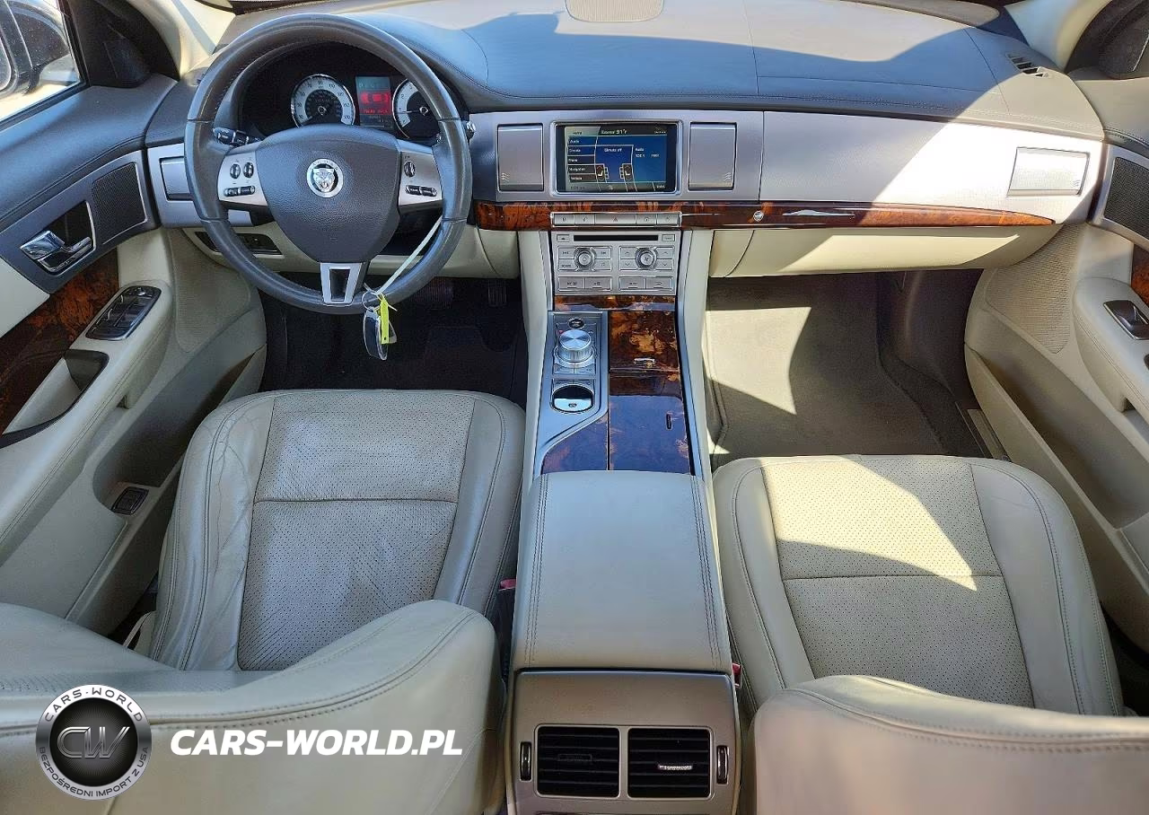 2011 Jaguar Xf Premium VIN:SAJWA0GB3BLR95438 - 8