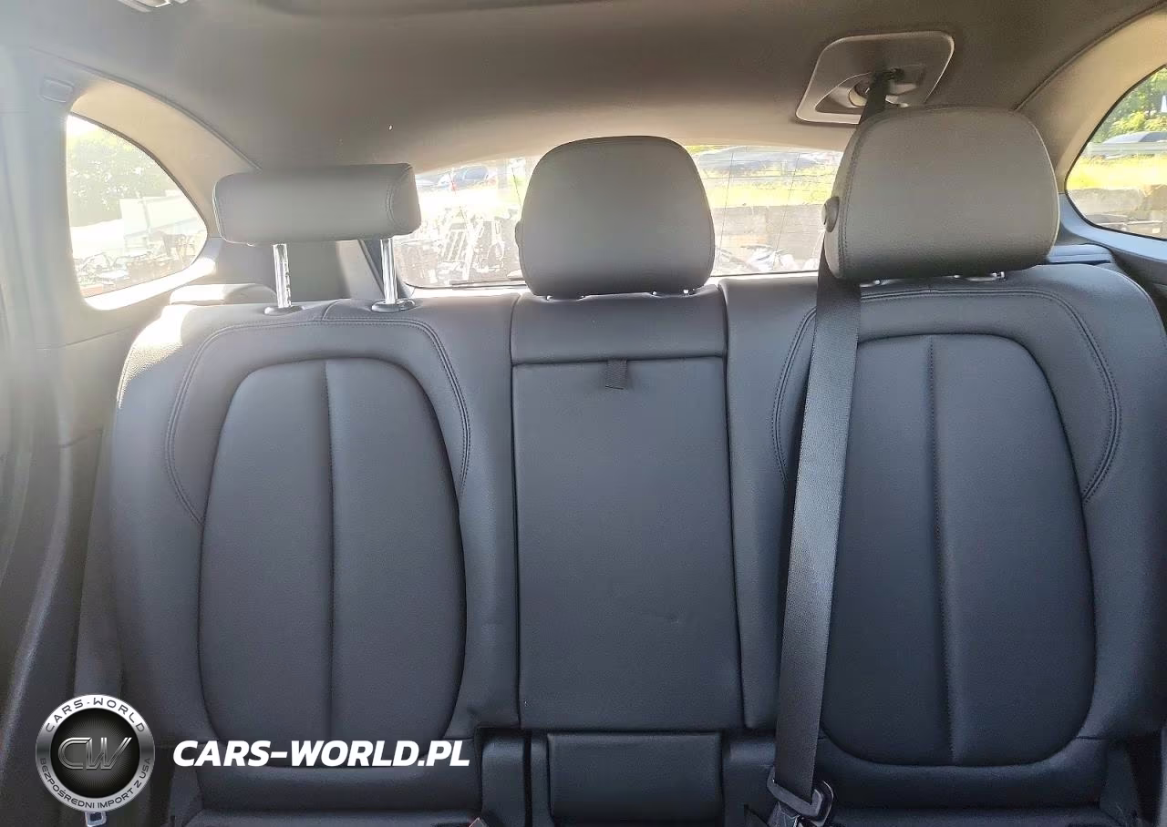 2018 BMW X1 xDrive28I VIN:WBXHT3C37J5L33322 - 10