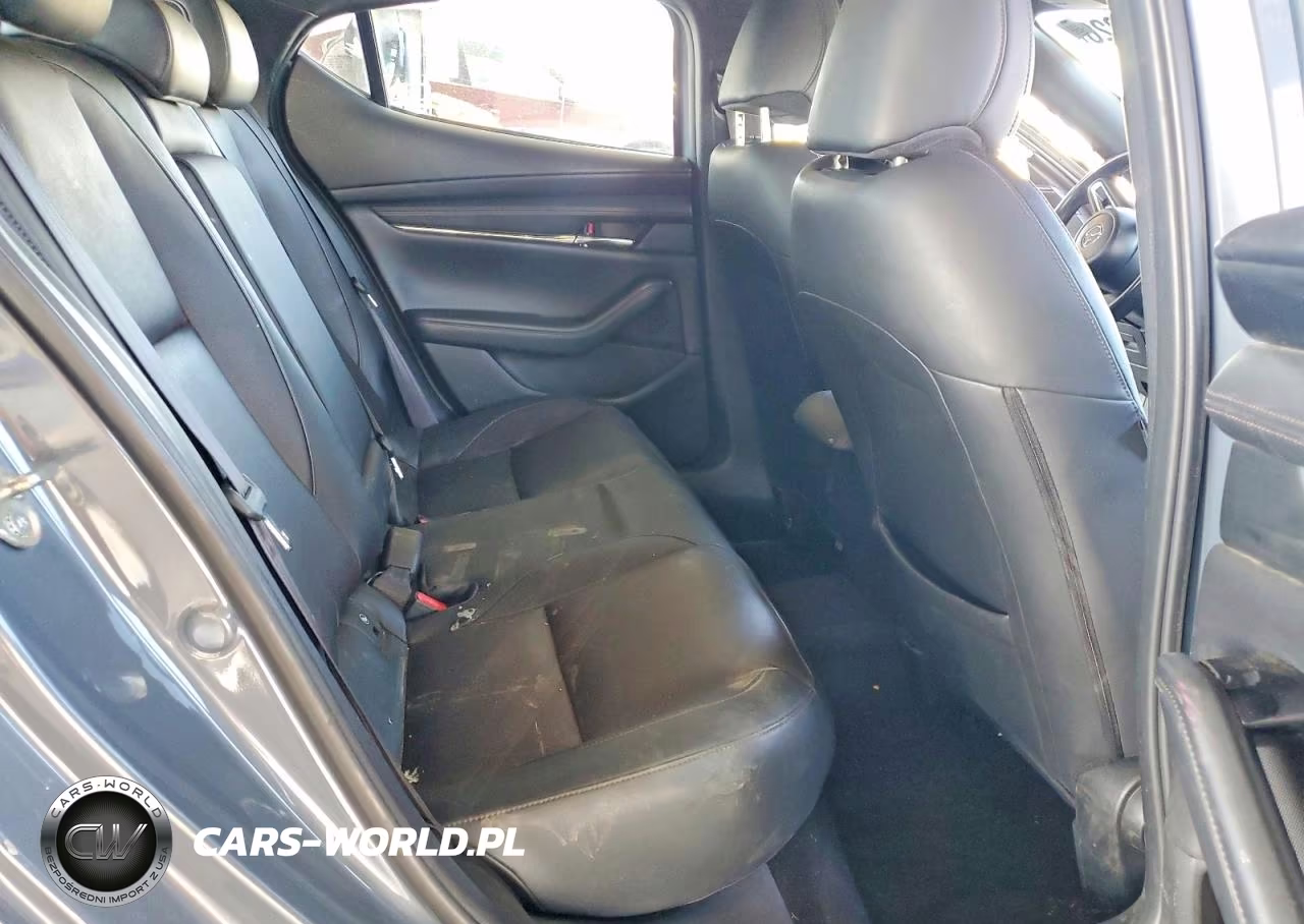 2019 Mazda 3 Premium VIN:JM1BPANMXK1132024 - 10