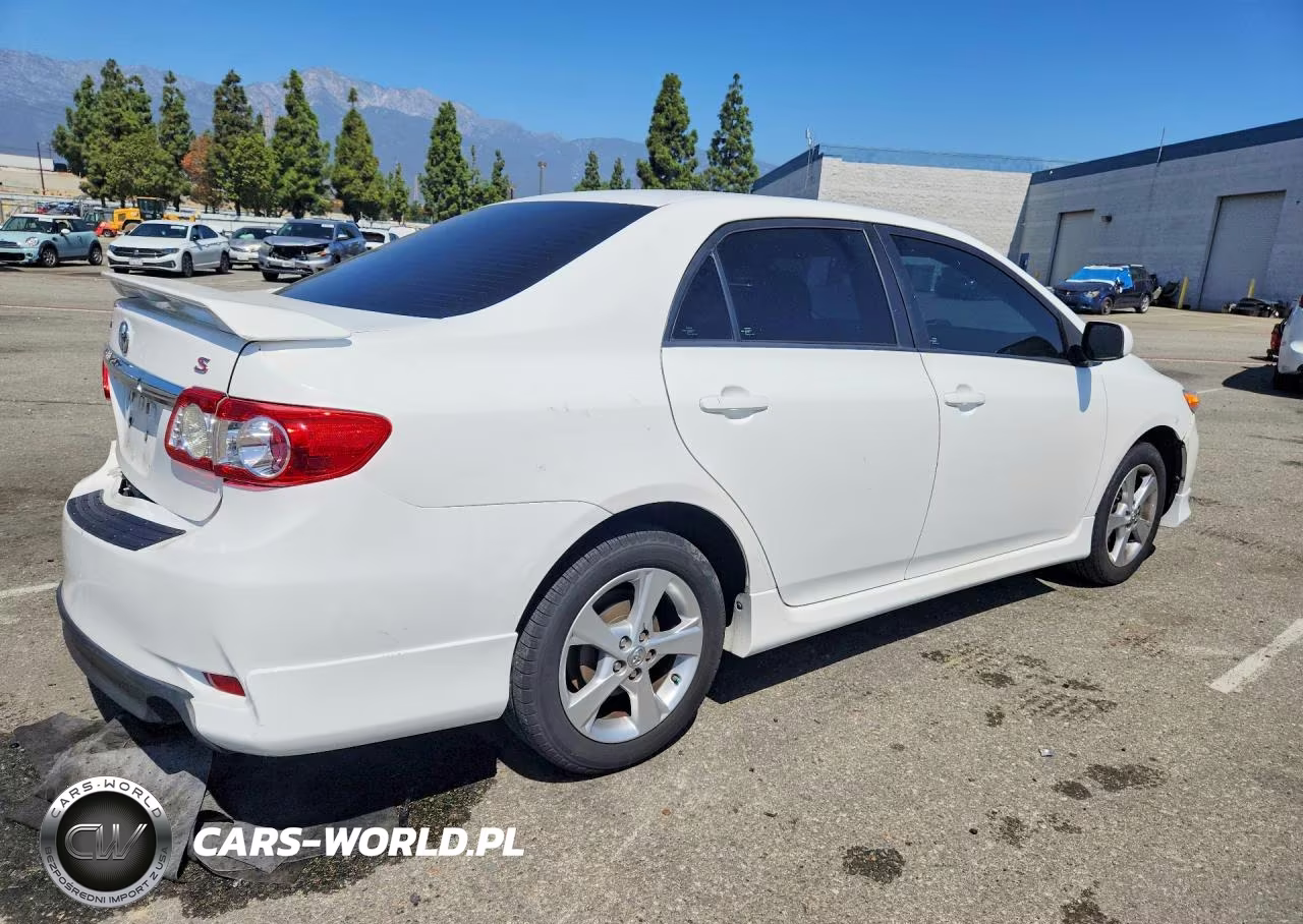 2011 Toyota Corolla S VIN:2T1BU4EE0BC674411 - 3