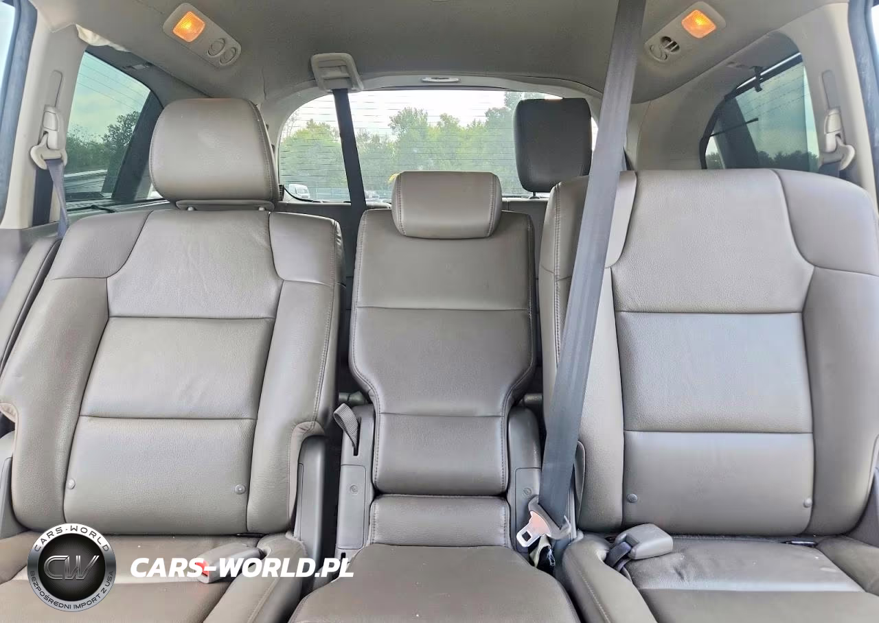 2015 Honda Odyssey Touring VIN:5FNRL5H96FB026384 - 10