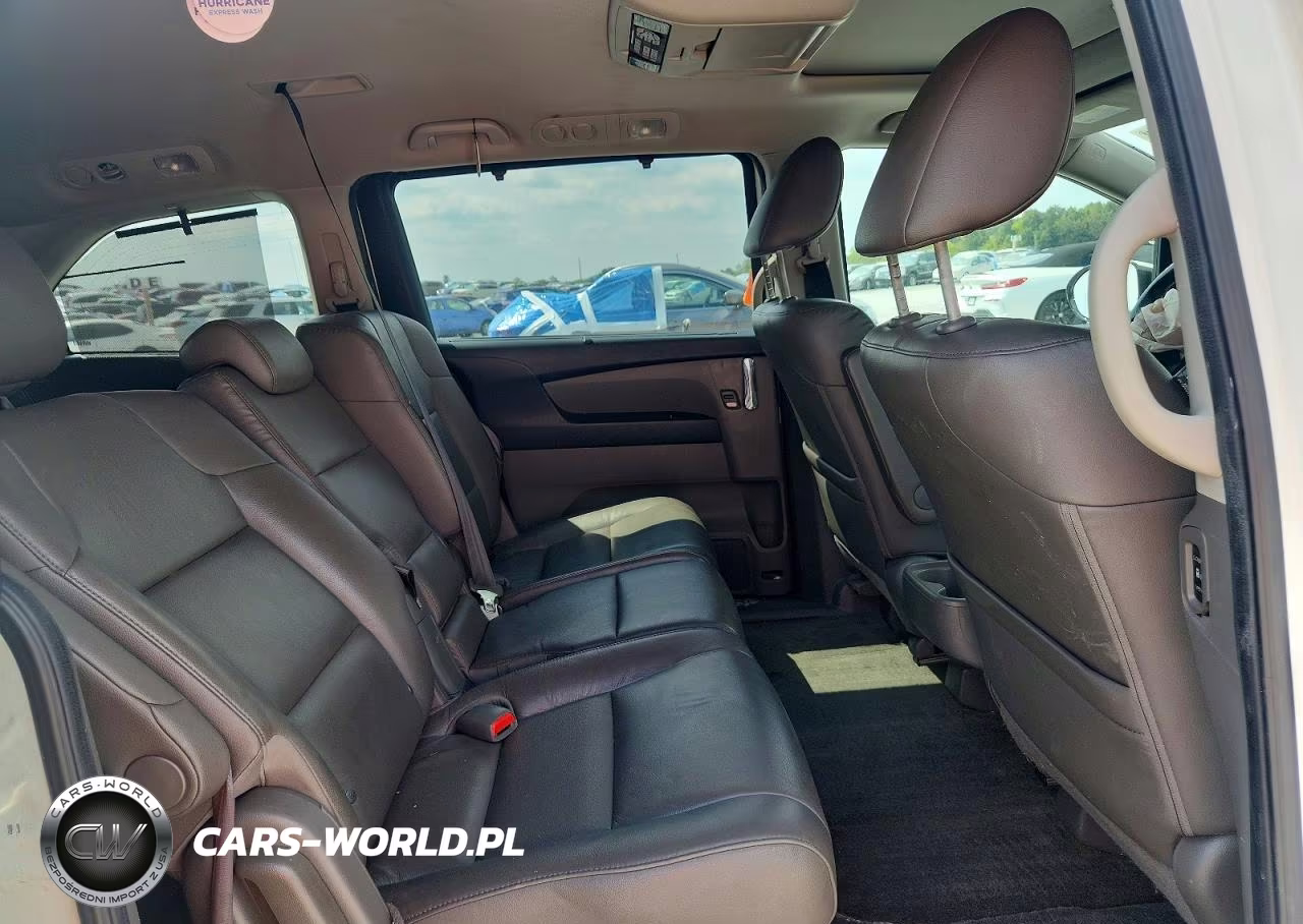 2015 Honda Odyssey Touring VIN:5FNRL5H96FB026384 - 11