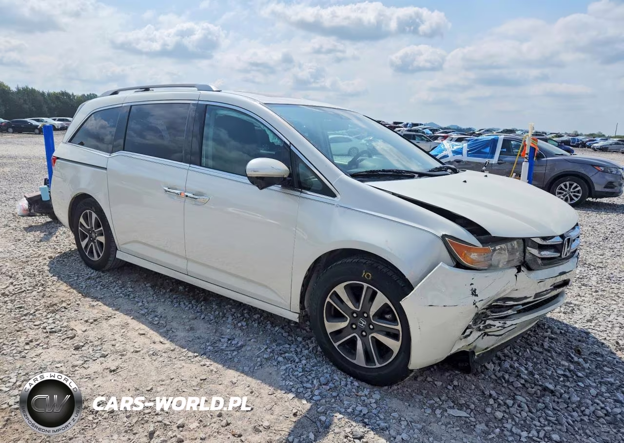 2015 Honda Odyssey Touring VIN:5FNRL5H96FB026384 - 4
