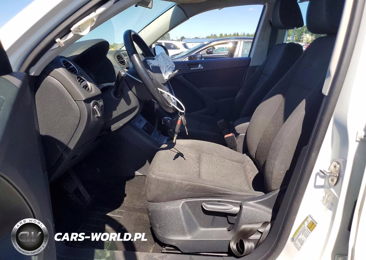 2017 Volkswagen Tiguan S VIN:WVGBV7AX7HK054602 - 7