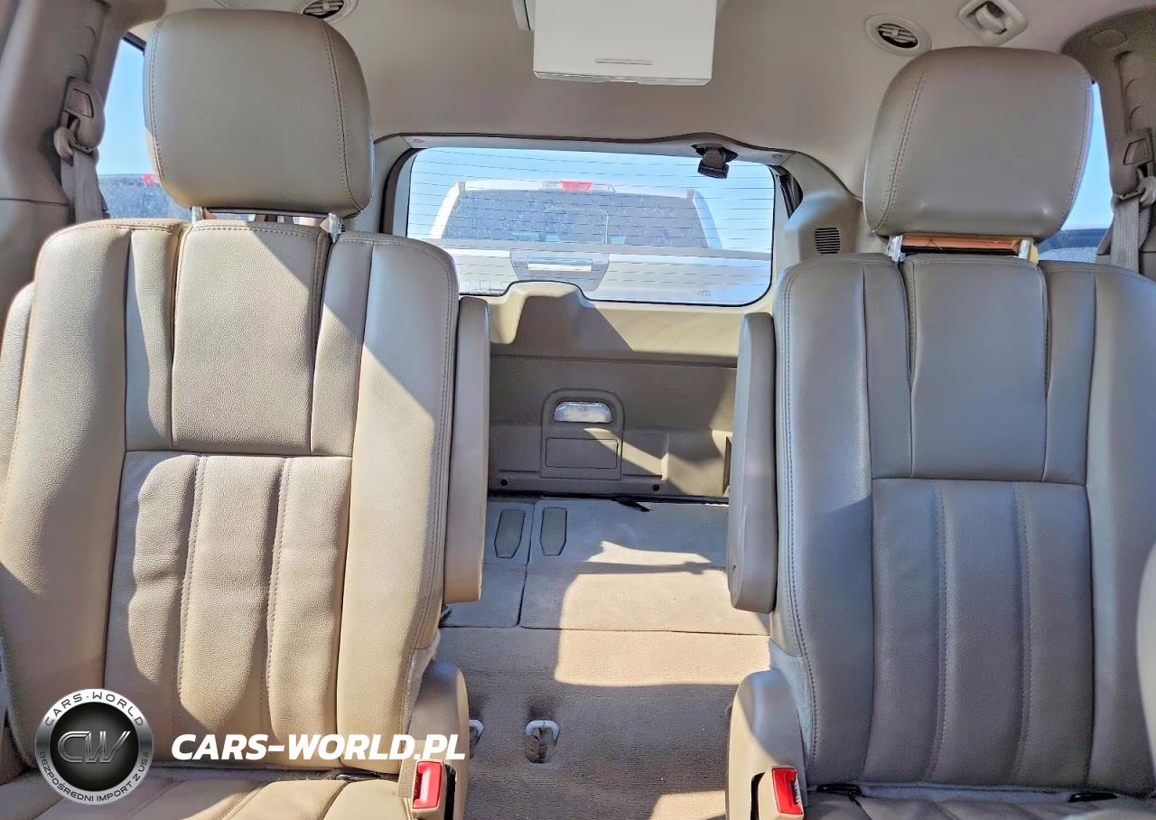 2013 Chrysler Town & Country Touring VIN:2C4RC1BG1DR539592 - 10