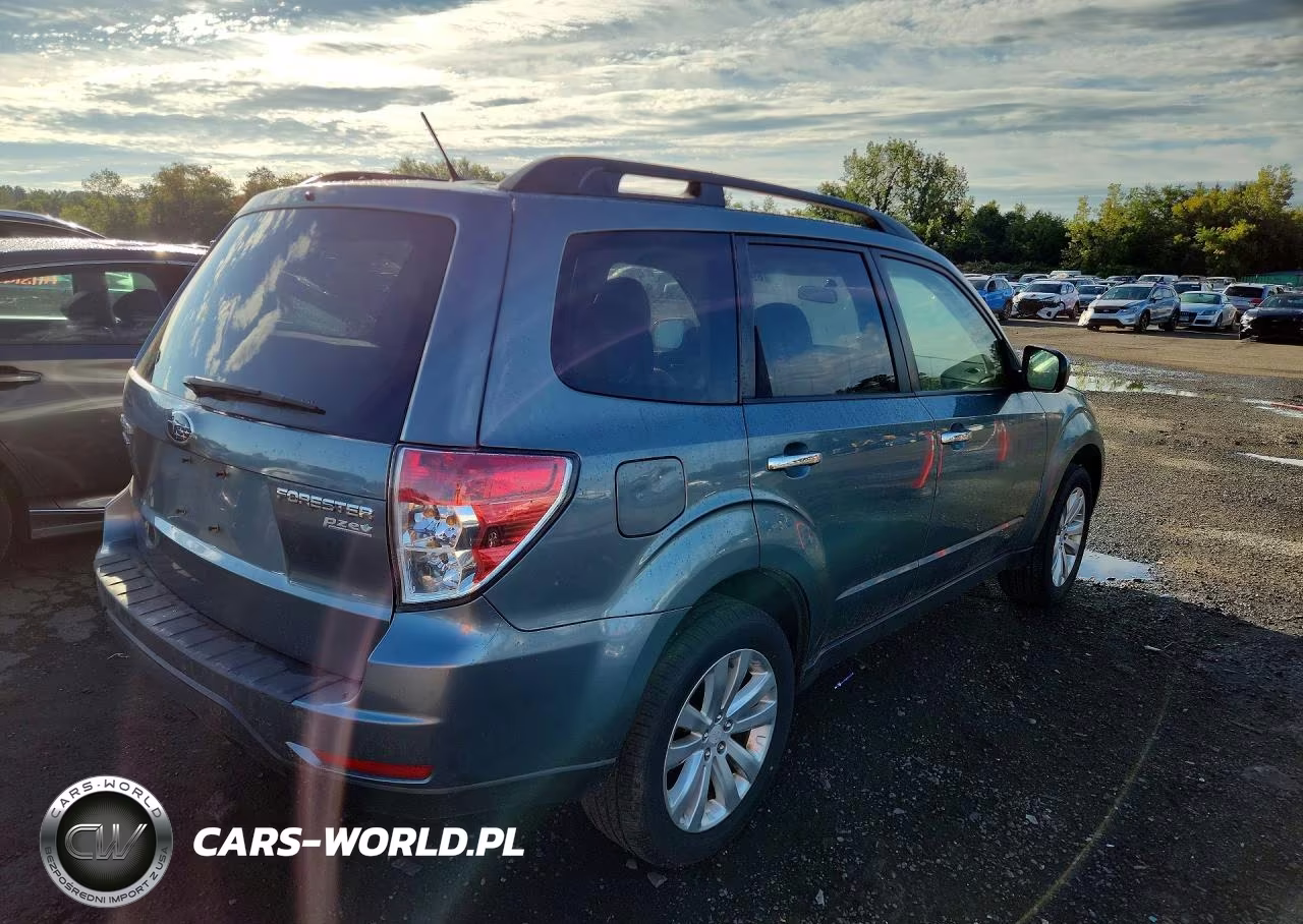 2013 Subaru Forester 2.5X Premium VIN:JF2SHACC9DH403433 - 3