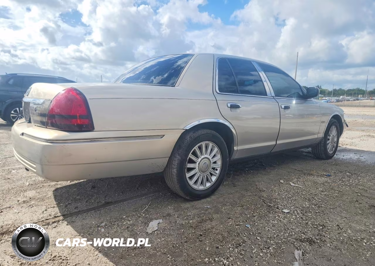 2010 Mercury Grand Marquis Ls VIN:2MEBM7FVXAX606917 - 3