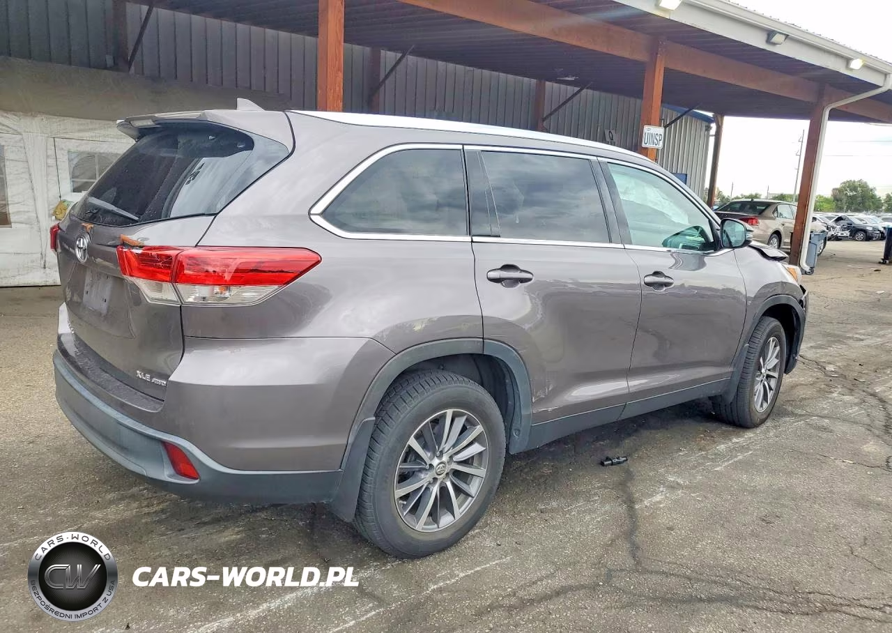 2019 Toyota Highlander Xle VIN:5TDJZRFH5KS593222 - 3