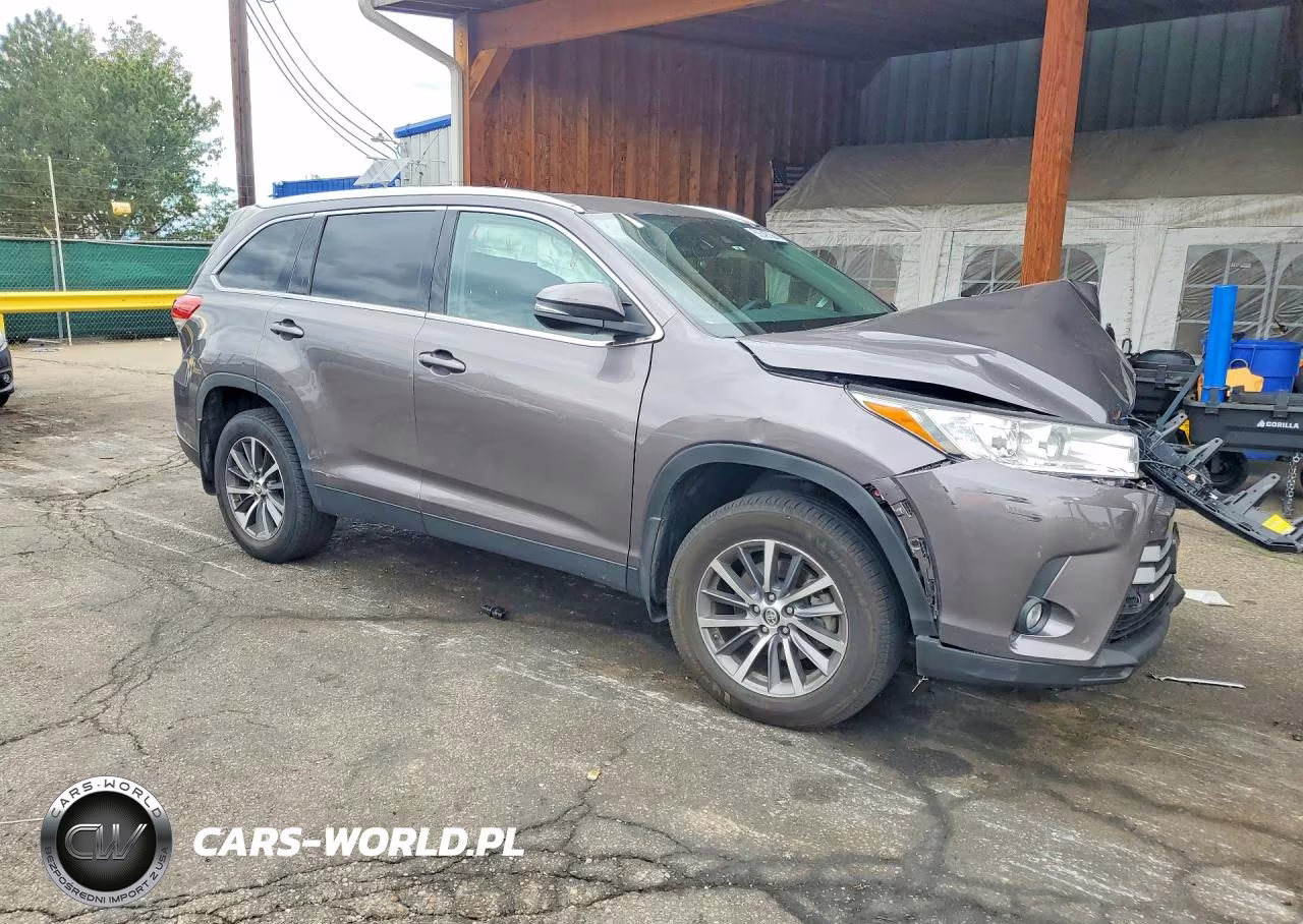 2019 Toyota Highlander Xle VIN:5TDJZRFH5KS593222 - 4