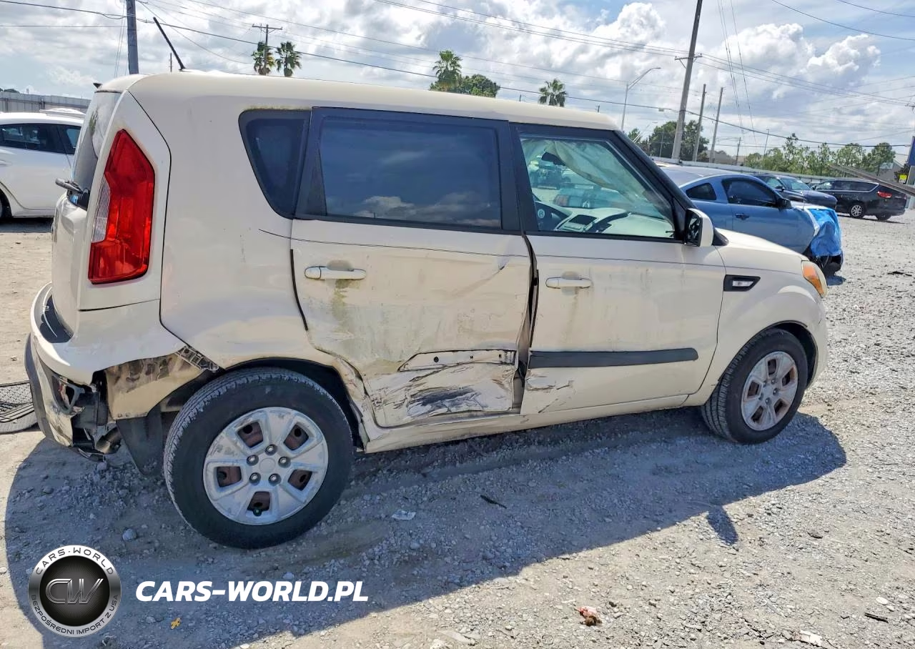 2013 Kia Soul Base VIN:KNDJT2A51D7756113 - 3