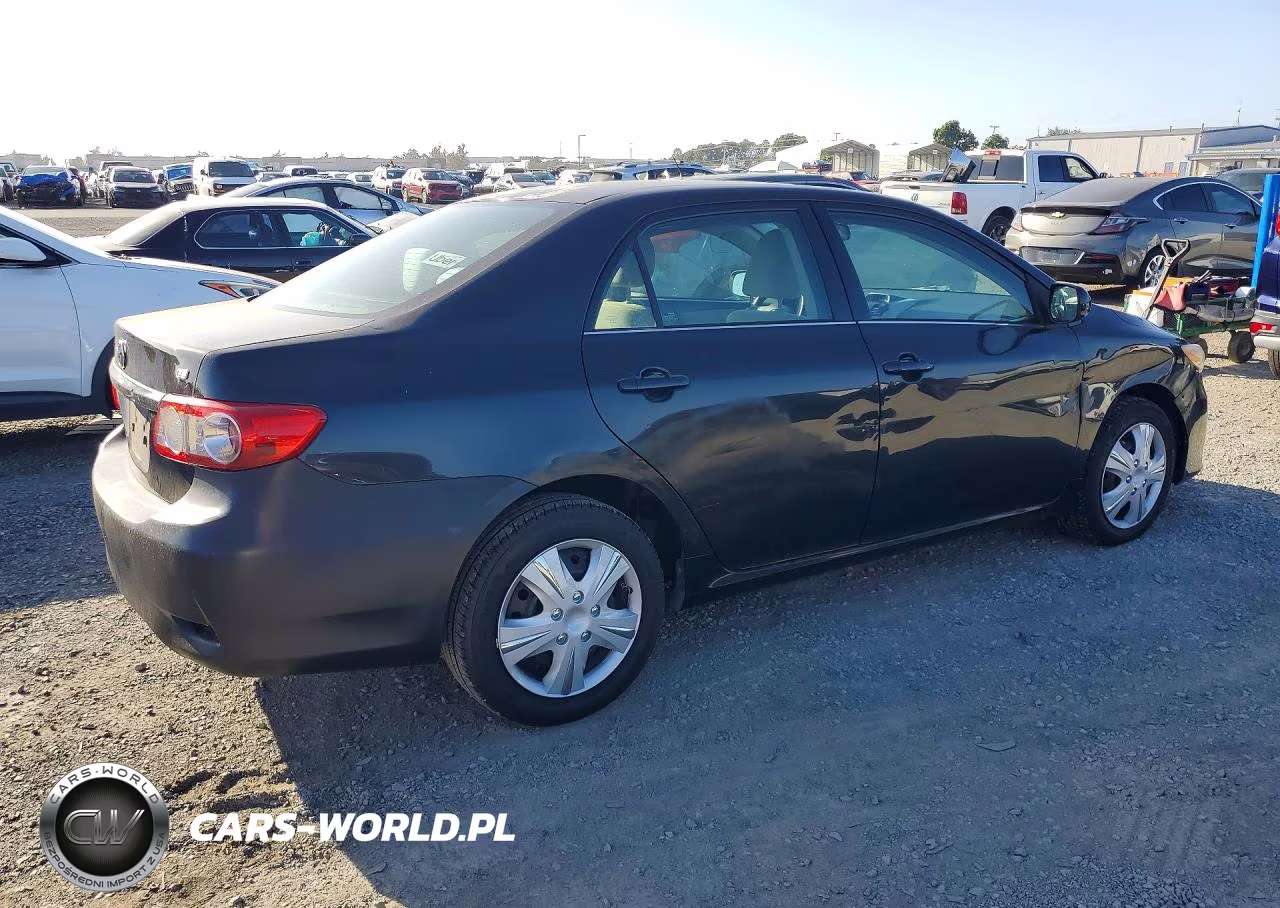 2013 Toyota Corolla Le VIN:5YFBU4EE5DP110191 - 3