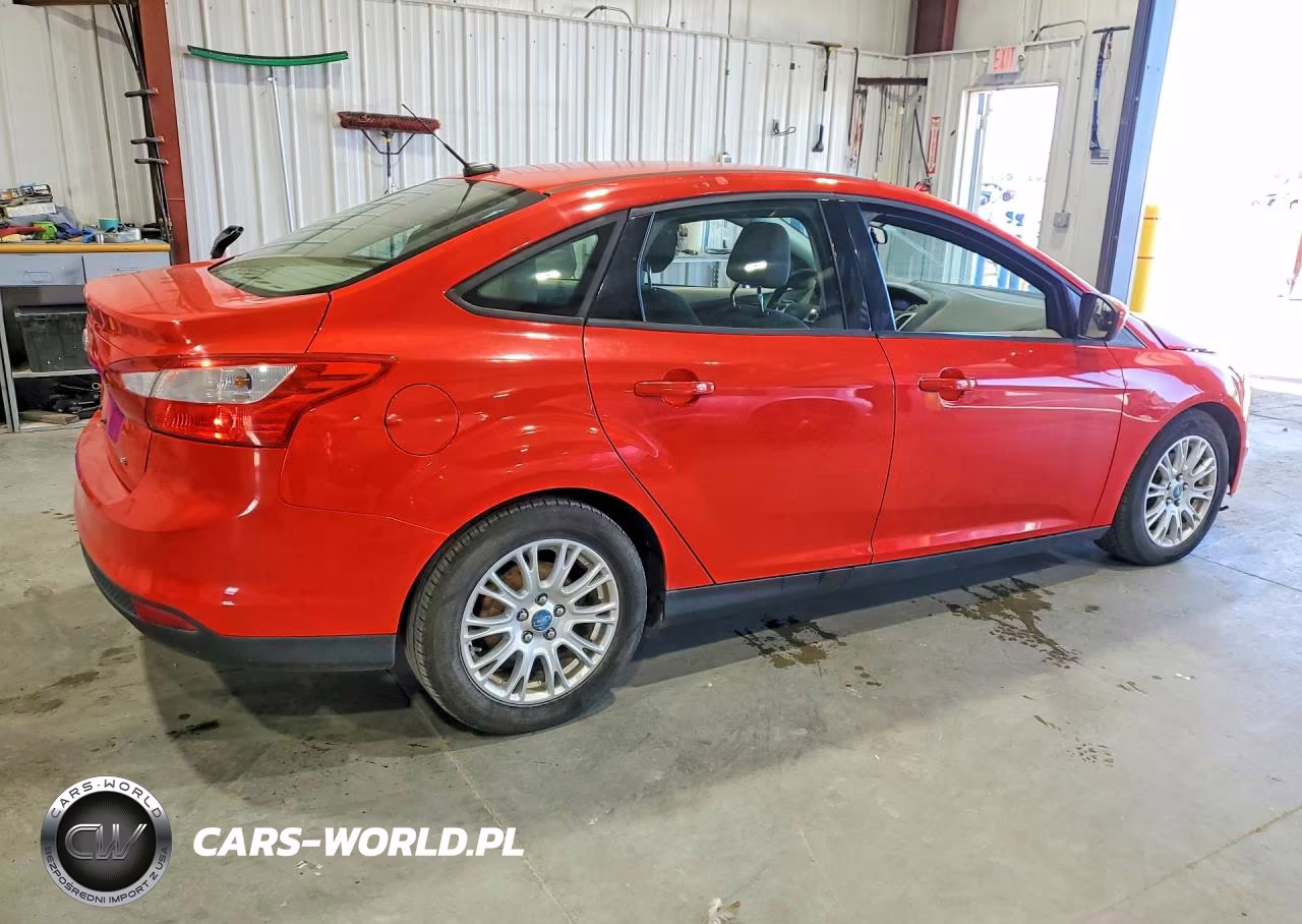 2012 Ford Focus Se VIN:1FAHP3F20CL178332 - 3