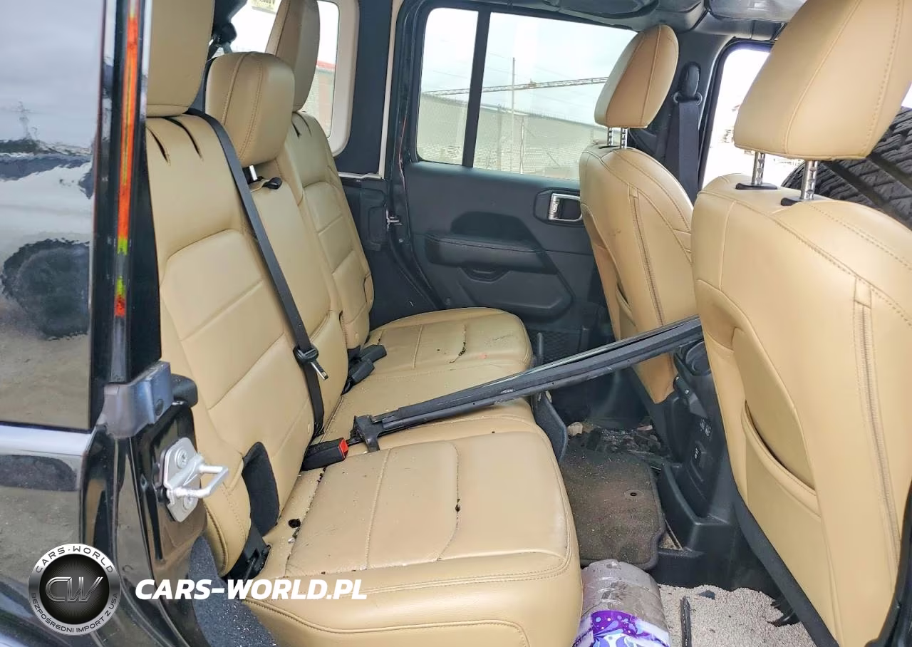 2018 Jeep Wrangler Unlimited Sahara VIN:1C4HJXEG7JW190294 - 11