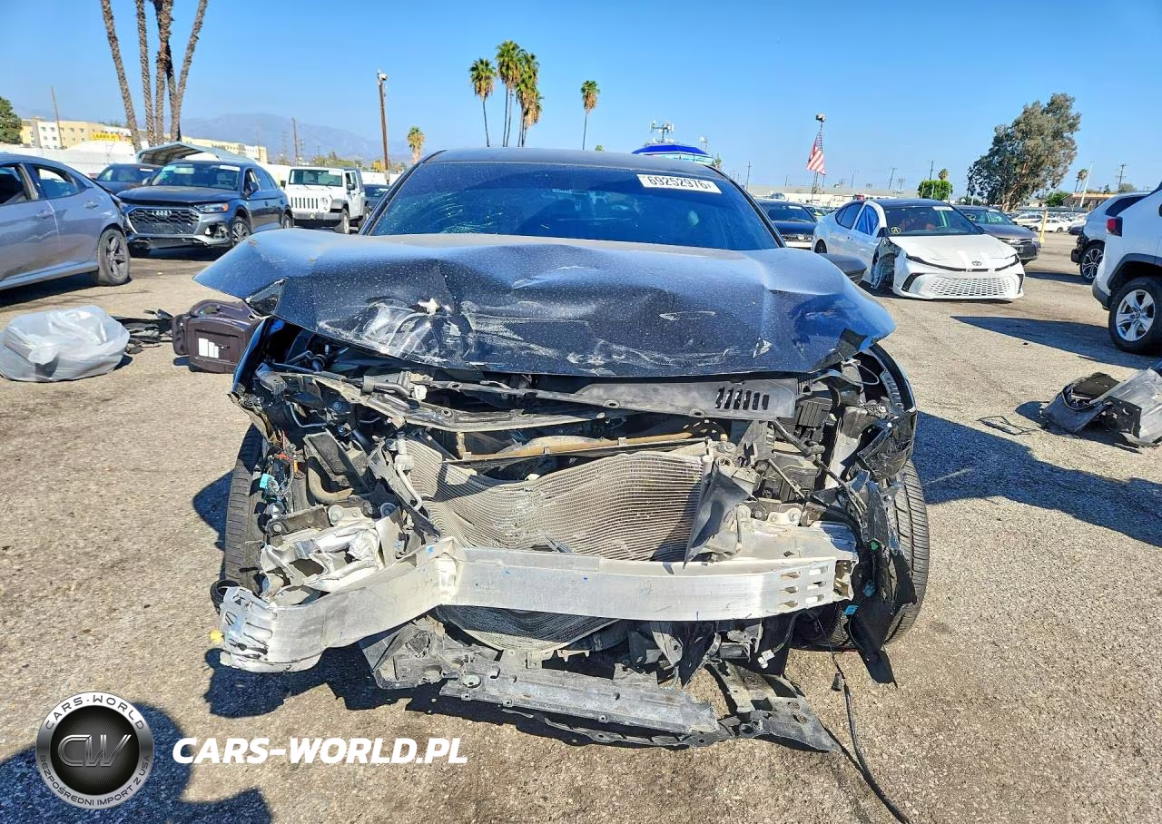 2018 Honda Civic Sport VIN:SHHFK7H4XJU417616 - 5
