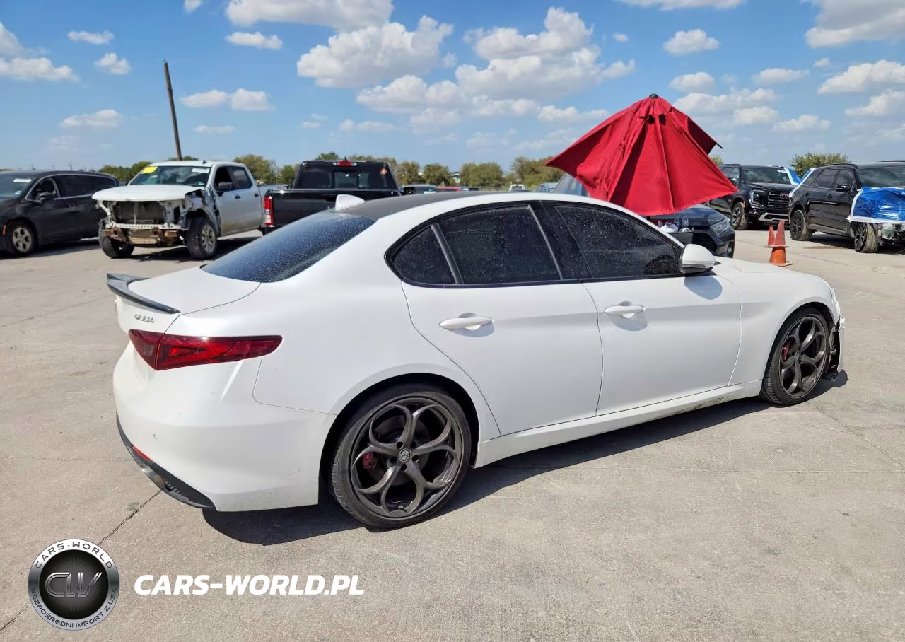 2017 Alfa Romeo Giulia Ti VIN:ZARFAECN0H7543661 - 3
