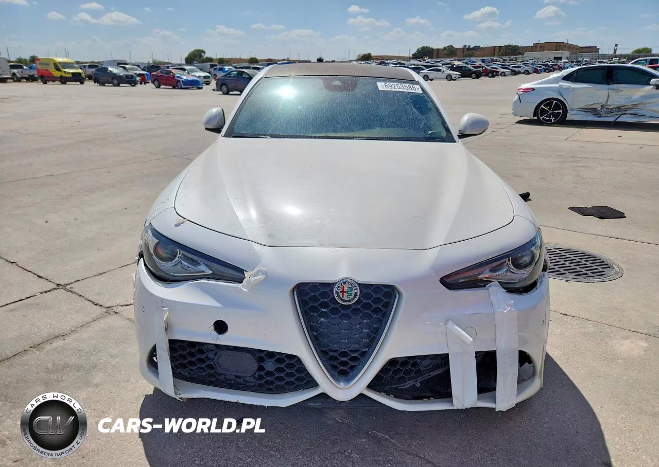 2017 Alfa Romeo Giulia Ti VIN:ZARFAECN0H7543661 - 5