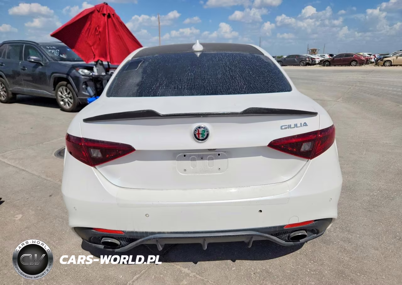 2017 Alfa Romeo Giulia Ti VIN:ZARFAECN0H7543661 - 6