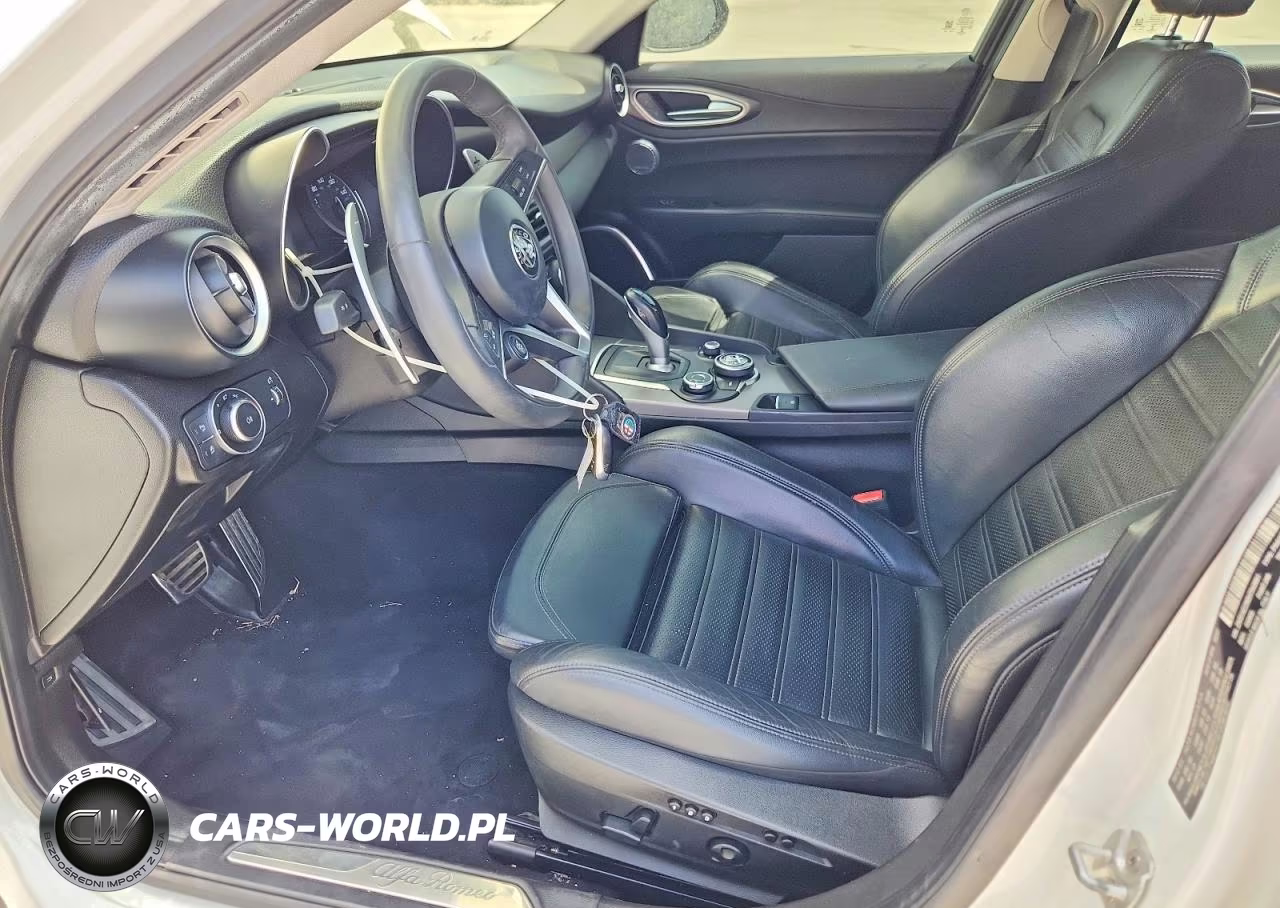 2017 Alfa Romeo Giulia Ti VIN:ZARFAECN0H7543661 - 7