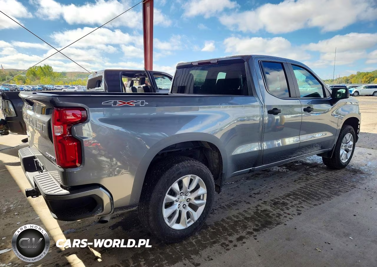2021 Chevrolet Silverado K1500 Custom VIN:1GCRYBEK0MZ352079 - 3