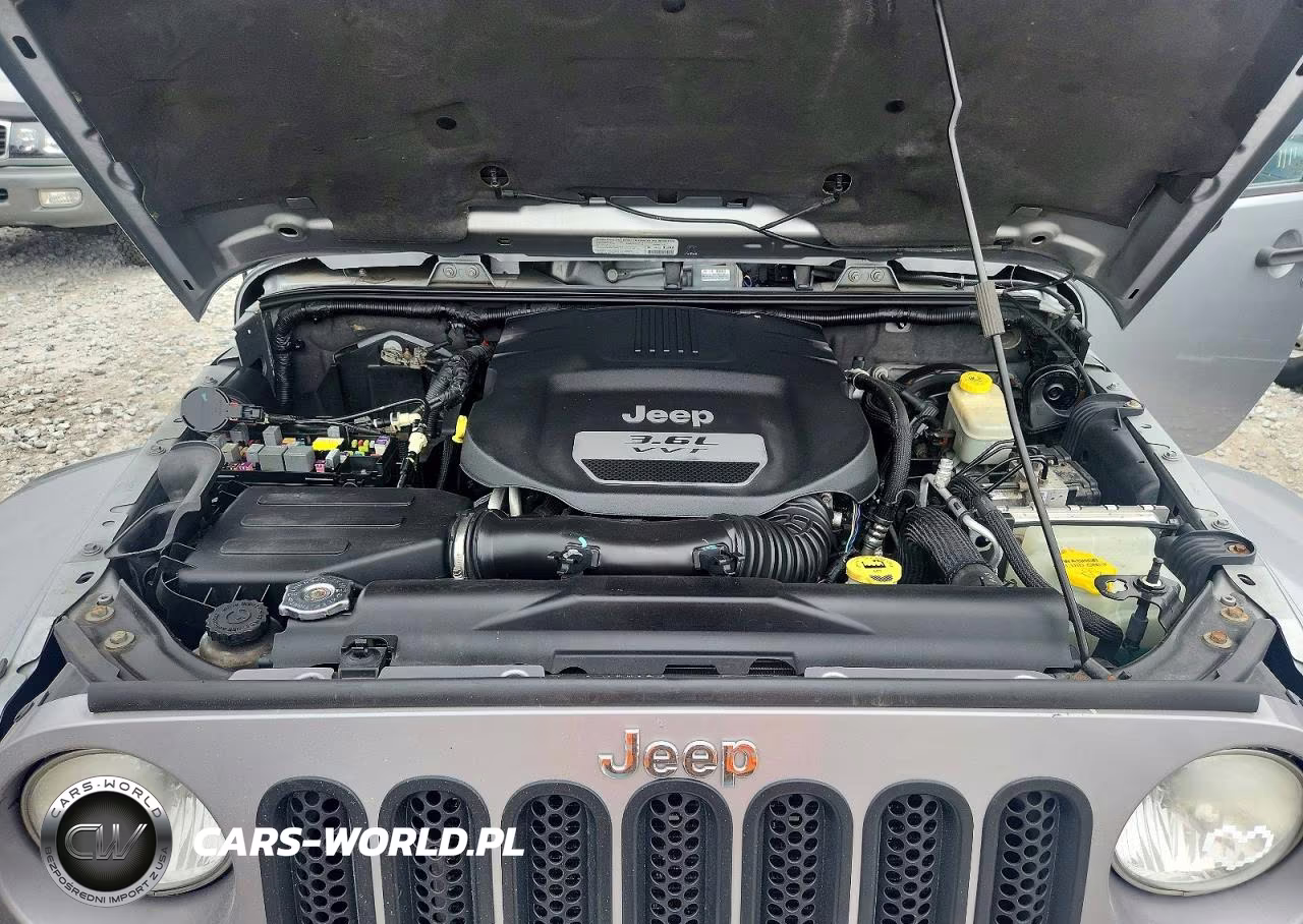 2013 Jeep Wrangler Unlimited Sahara VIN:1C4BJWEG7DL692843 - 12