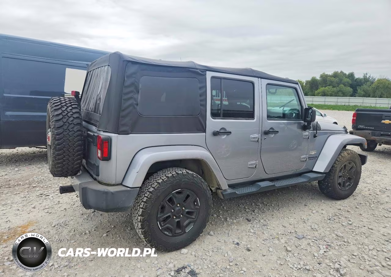 2013 Jeep Wrangler Unlimited Sahara VIN:1C4BJWEG7DL692843 - 3