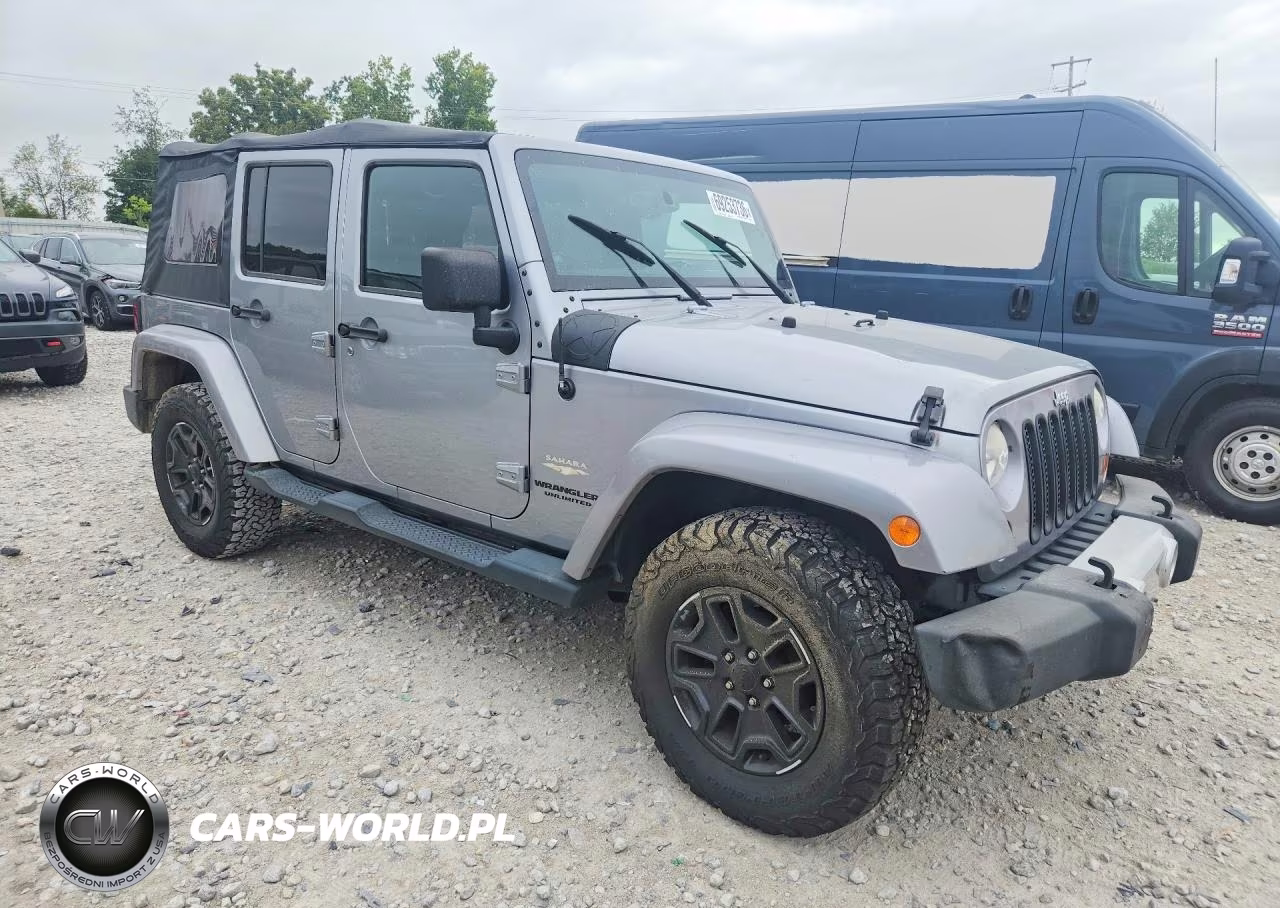 2013 Jeep Wrangler Unlimited Sahara VIN:1C4BJWEG7DL692843 - 4