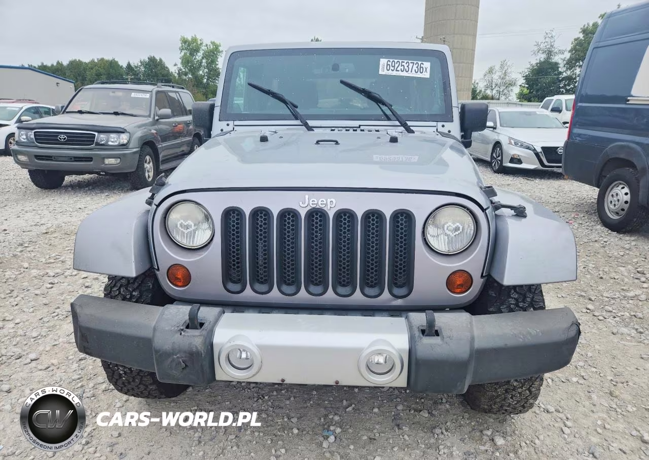 2013 Jeep Wrangler Unlimited Sahara VIN:1C4BJWEG7DL692843 - 5