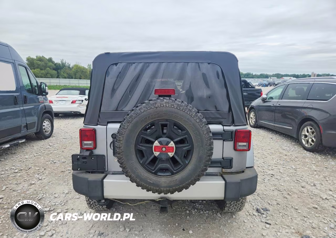 2013 Jeep Wrangler Unlimited Sahara VIN:1C4BJWEG7DL692843 - 6