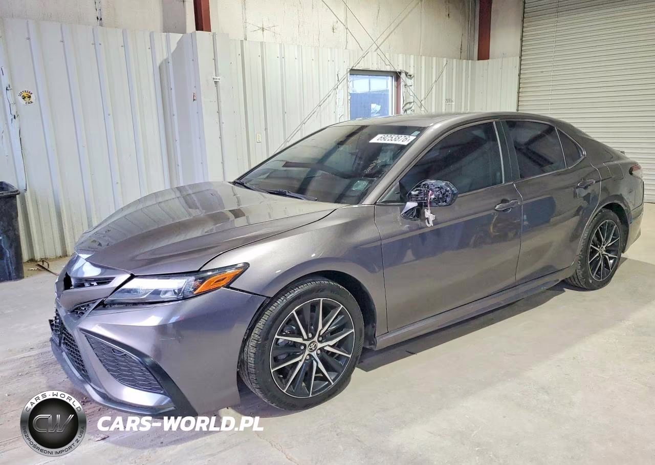 2022 Toyota Camry Hybrid Se