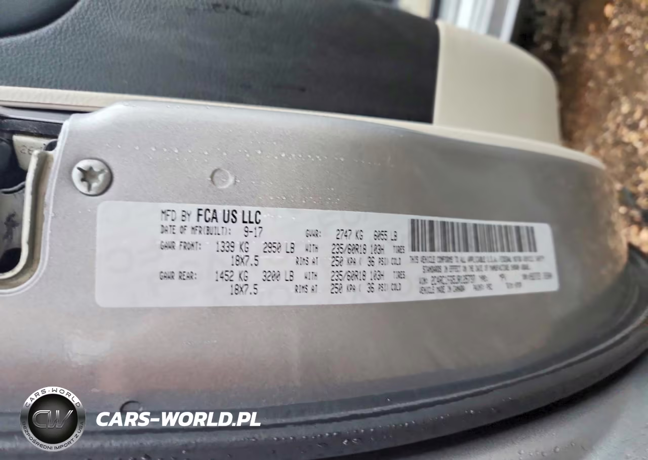 2018 Chrysler Pacifica Touring Plus VIN:2C4RC1FG5JR125737 - 14