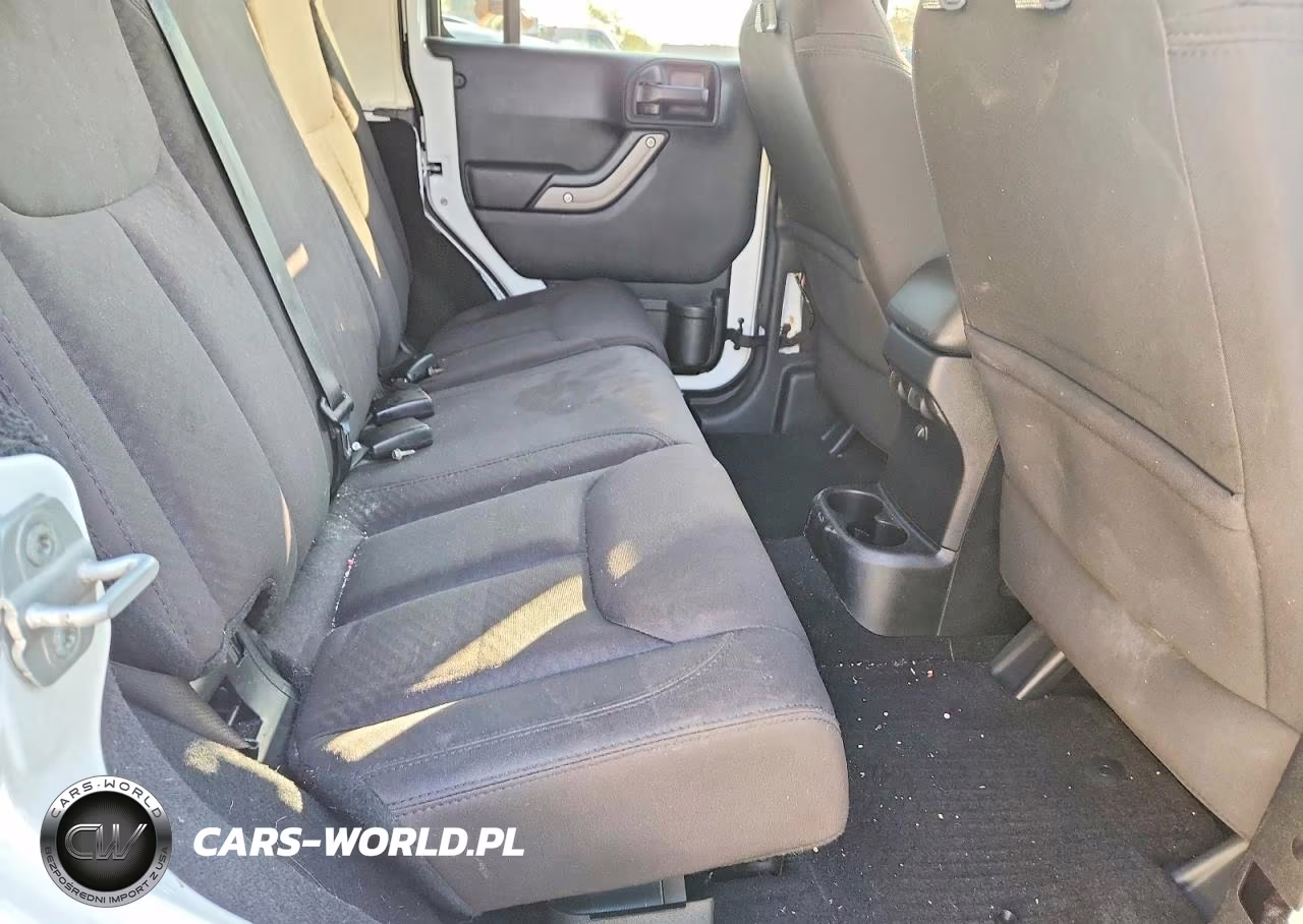 2014 Jeep Wrangler Unlimited Sport VIN:1C4BJWDGXEL116084 - 10