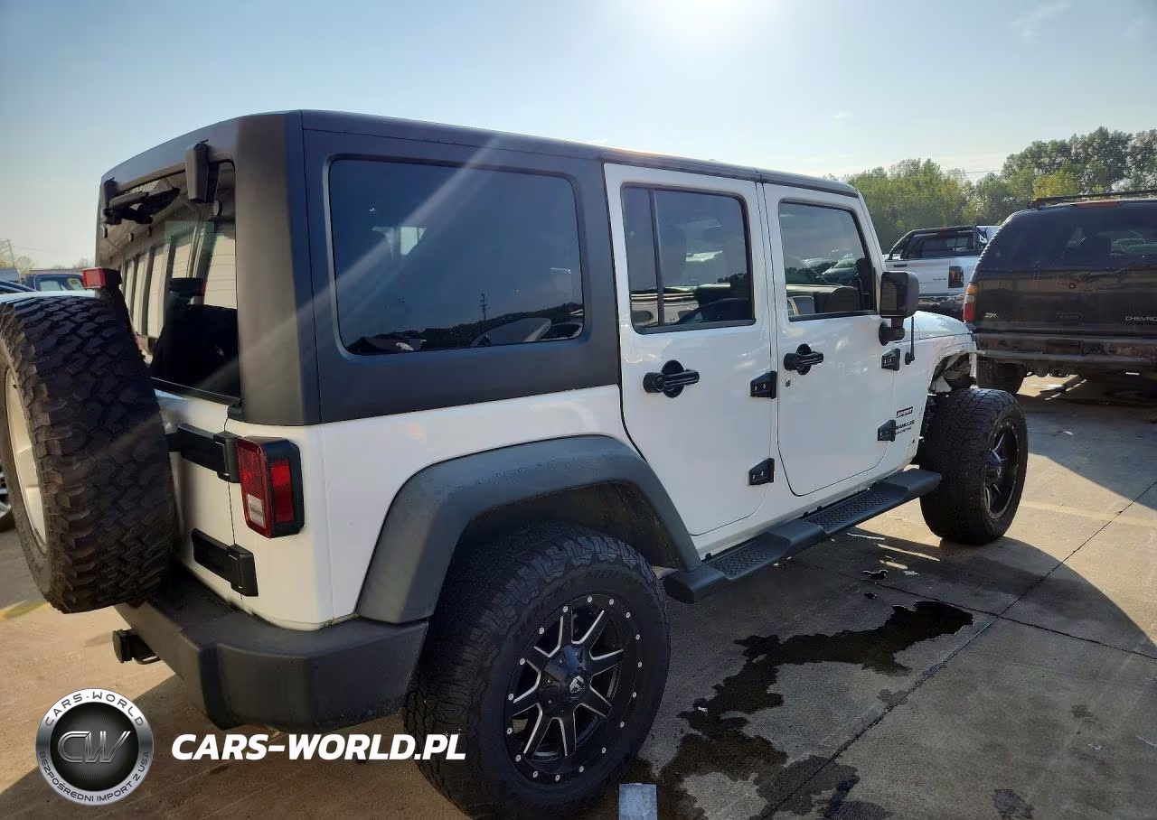 2014 Jeep Wrangler Unlimited Sport VIN:1C4BJWDGXEL116084 - 3