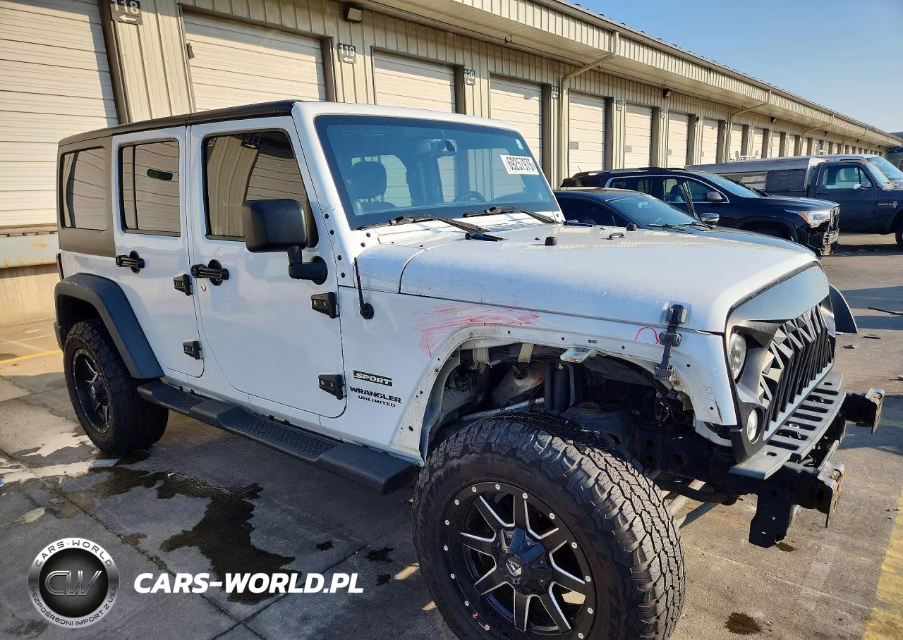 2014 Jeep Wrangler Unlimited Sport VIN:1C4BJWDGXEL116084 - 4