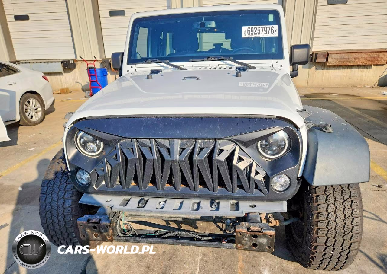 2014 Jeep Wrangler Unlimited Sport VIN:1C4BJWDGXEL116084 - 5