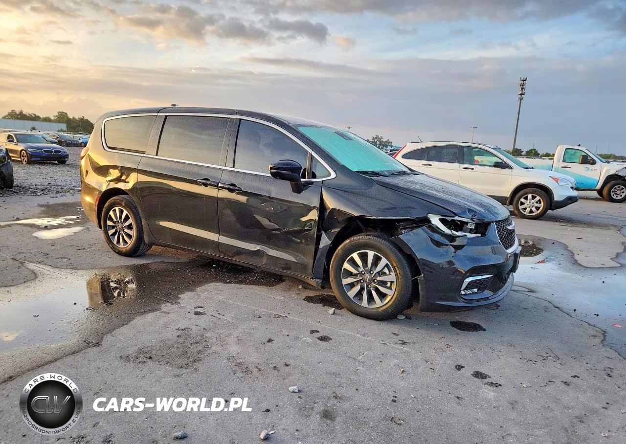 2023 Chrysler Pacifica Hybrid Touring L VIN:2C4RC1L79PR572679 - 4
