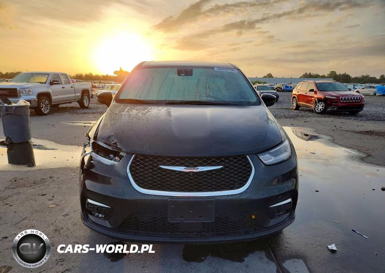 2023 Chrysler Pacifica Hybrid Touring L VIN:2C4RC1L79PR572679 - 5
